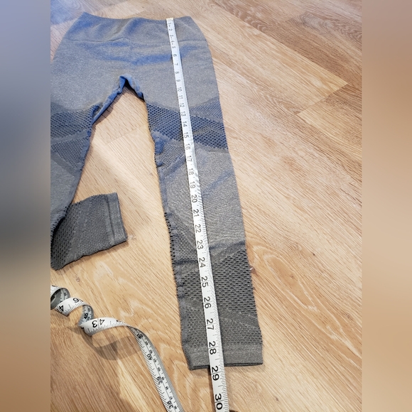 Fabletics Mosaic high waisted 7/8 leggings in grey size XS - Picture 16 of 16